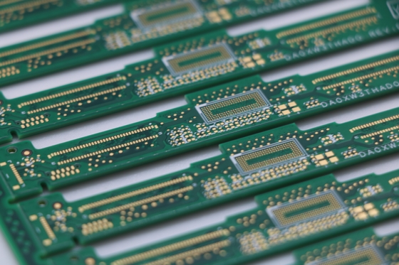 قیمت خوب 4L FR4 بوردهای مدار چاپی مس سنگین سبز Soldermask White Silkscreen PCB مونتاژ سرویس آنلاین